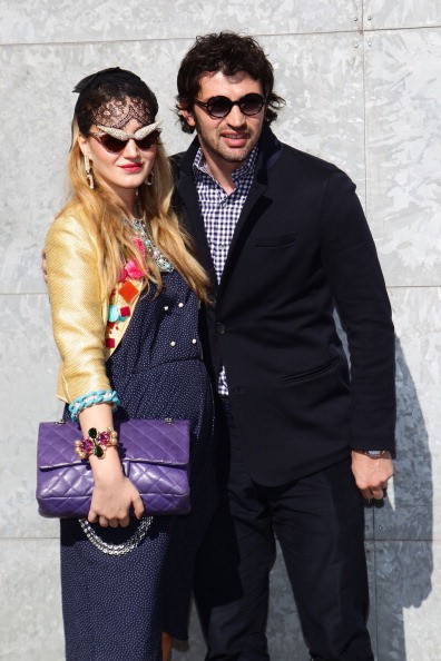 Kakha Kaladze còn là một nhân vật được quan tâm của giới truyền thông. Trong ảnh, anh cùng cô vợ Anuki Kaladze tham gia show thời trang Giorgio Armani Thu Đông 2012 ở kinh đô thời trang Milano.